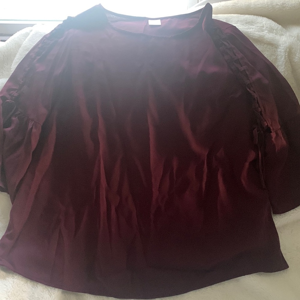 Women top. Worn 2x. Large (12-14)